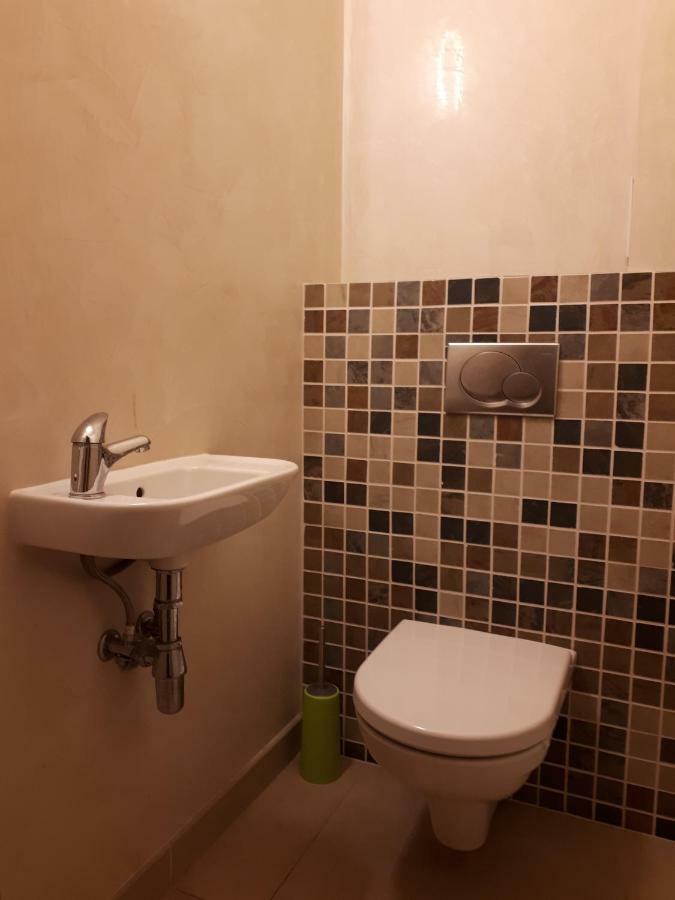 Utulny Apartman V Bratislava 15 Exterior photo